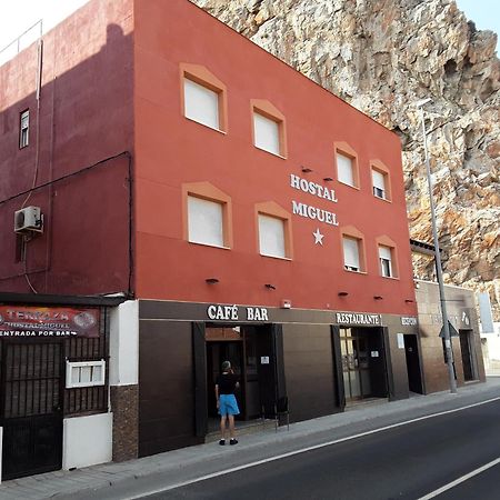 Hostal Miguel 卡拉宏达 外观 照片