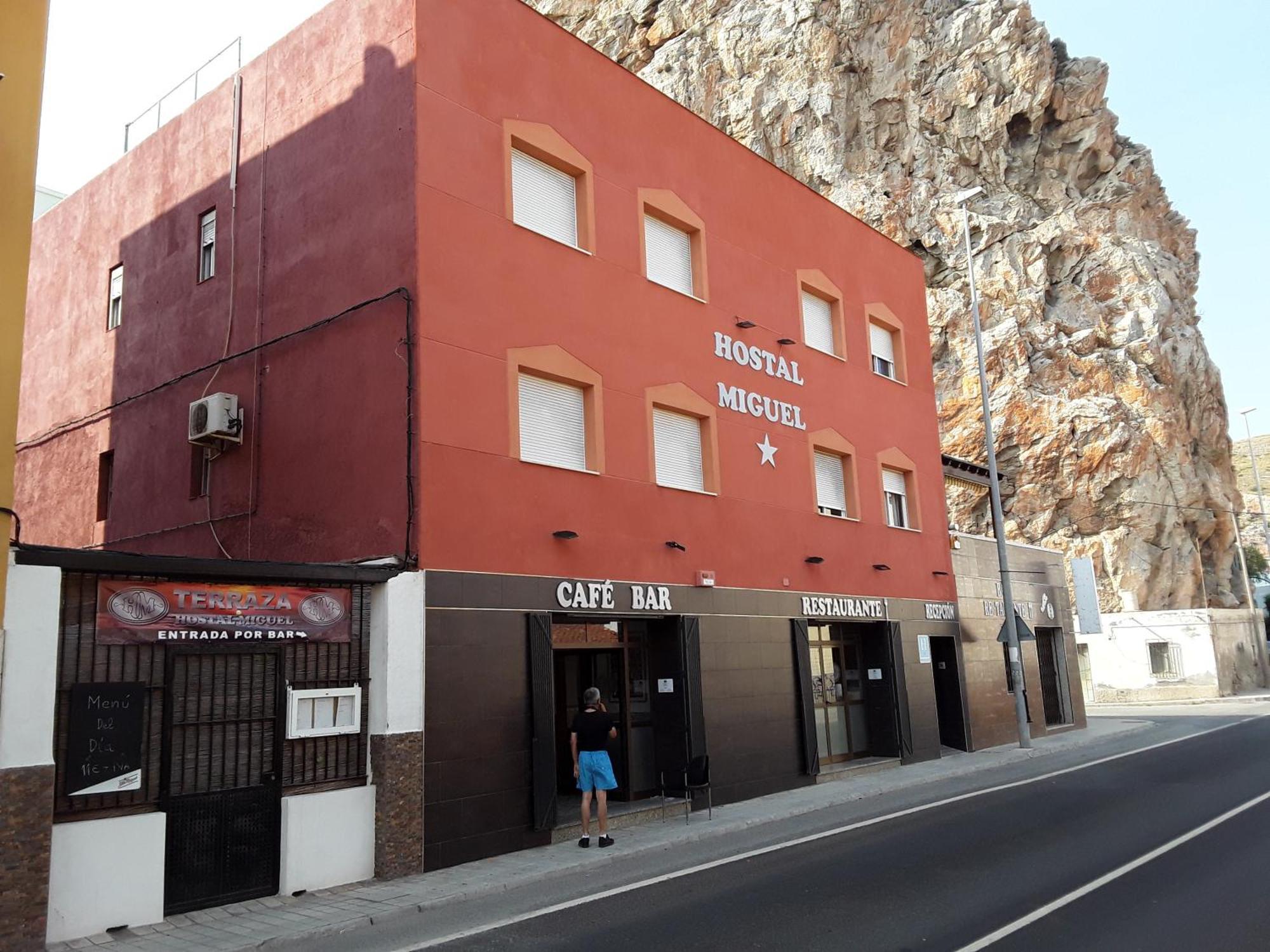 Hostal Miguel 卡拉宏达 外观 照片